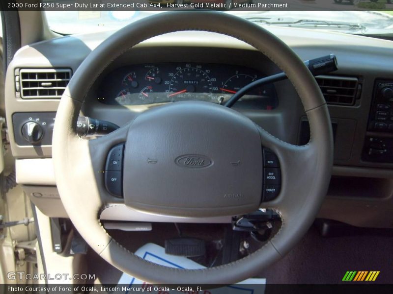 Harvest Gold Metallic / Medium Parchment 2000 Ford F250 Super Duty Lariat Extended Cab 4x4