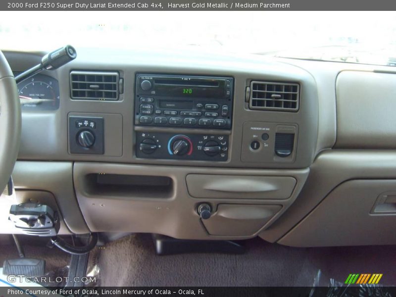 Harvest Gold Metallic / Medium Parchment 2000 Ford F250 Super Duty Lariat Extended Cab 4x4