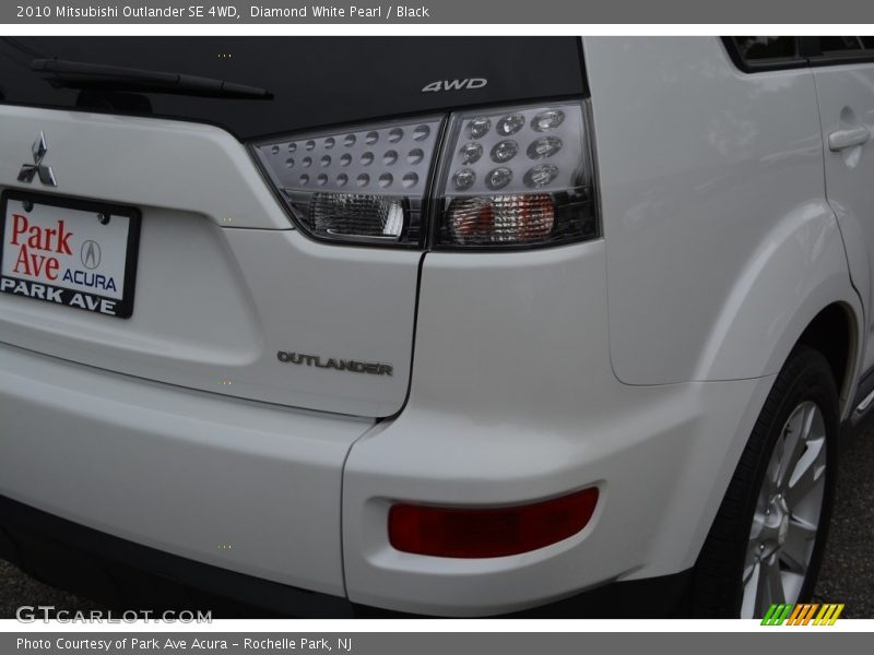 Diamond White Pearl / Black 2010 Mitsubishi Outlander SE 4WD