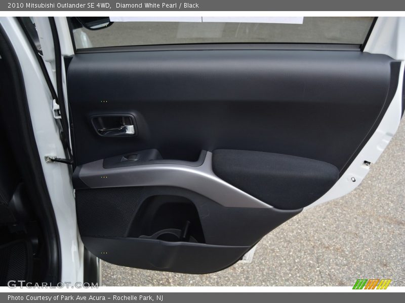 Diamond White Pearl / Black 2010 Mitsubishi Outlander SE 4WD