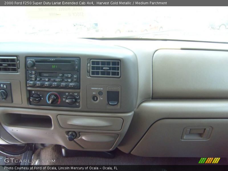 Harvest Gold Metallic / Medium Parchment 2000 Ford F250 Super Duty Lariat Extended Cab 4x4