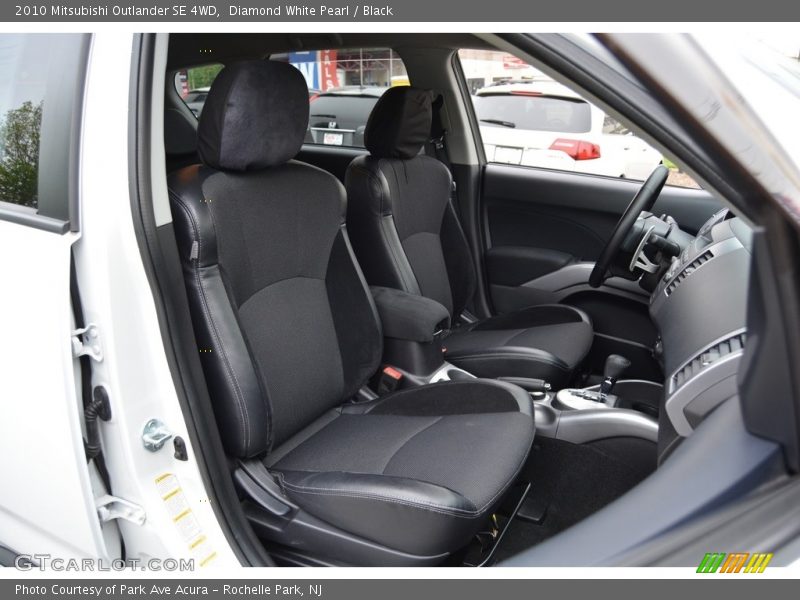 Diamond White Pearl / Black 2010 Mitsubishi Outlander SE 4WD