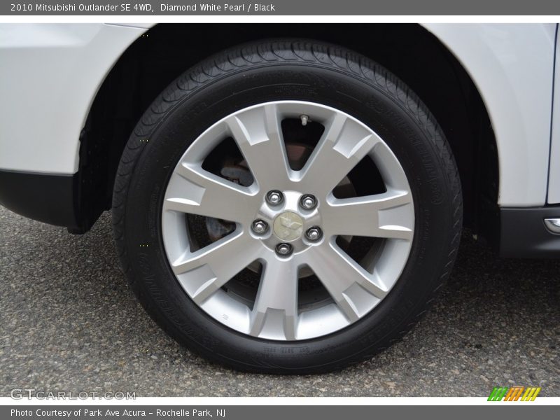 Diamond White Pearl / Black 2010 Mitsubishi Outlander SE 4WD