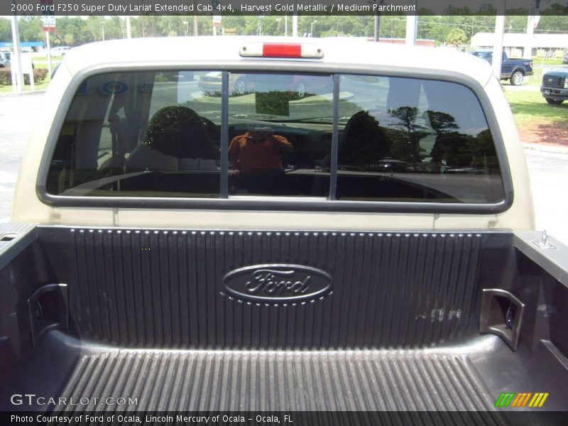 Harvest Gold Metallic / Medium Parchment 2000 Ford F250 Super Duty Lariat Extended Cab 4x4