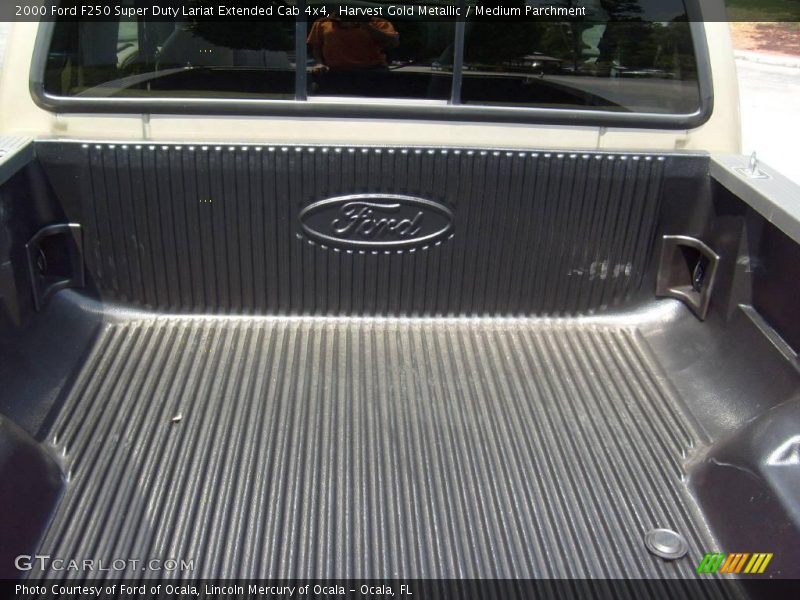 Harvest Gold Metallic / Medium Parchment 2000 Ford F250 Super Duty Lariat Extended Cab 4x4
