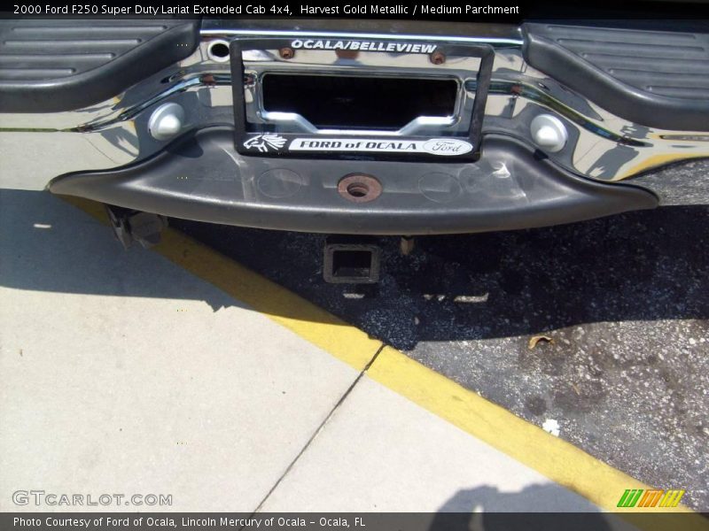 Harvest Gold Metallic / Medium Parchment 2000 Ford F250 Super Duty Lariat Extended Cab 4x4