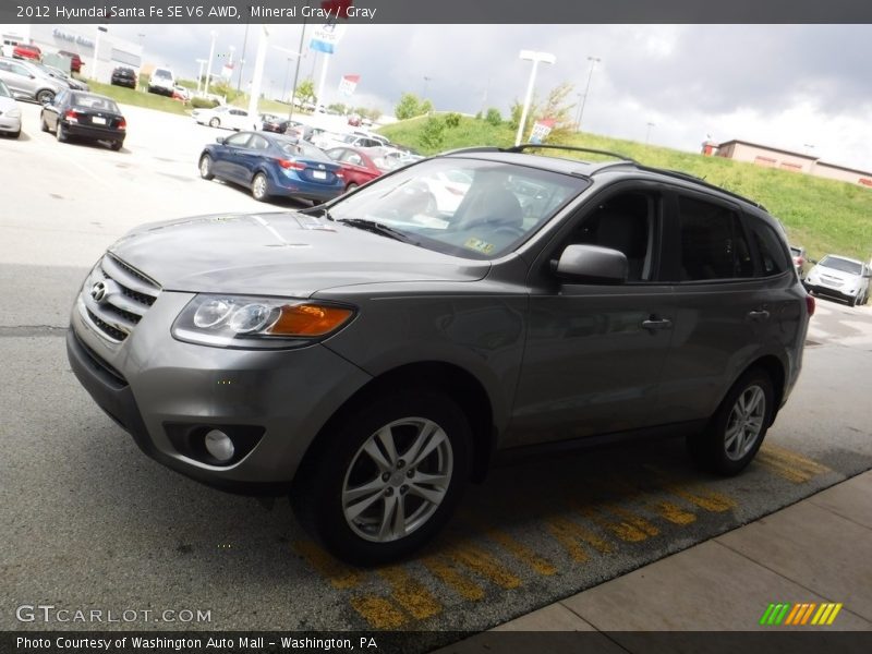 Mineral Gray / Gray 2012 Hyundai Santa Fe SE V6 AWD