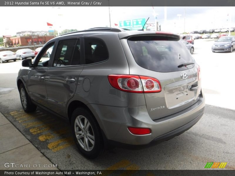Mineral Gray / Gray 2012 Hyundai Santa Fe SE V6 AWD