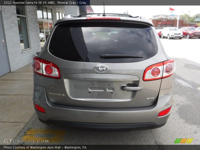 Mineral Gray / Gray 2012 Hyundai Santa Fe SE V6 AWD