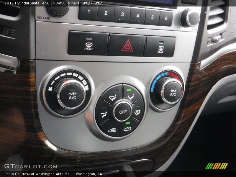 Mineral Gray / Gray 2012 Hyundai Santa Fe SE V6 AWD