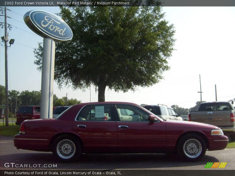 Matador Red Metallic / Medium Parchment 2002 Ford Crown Victoria LX