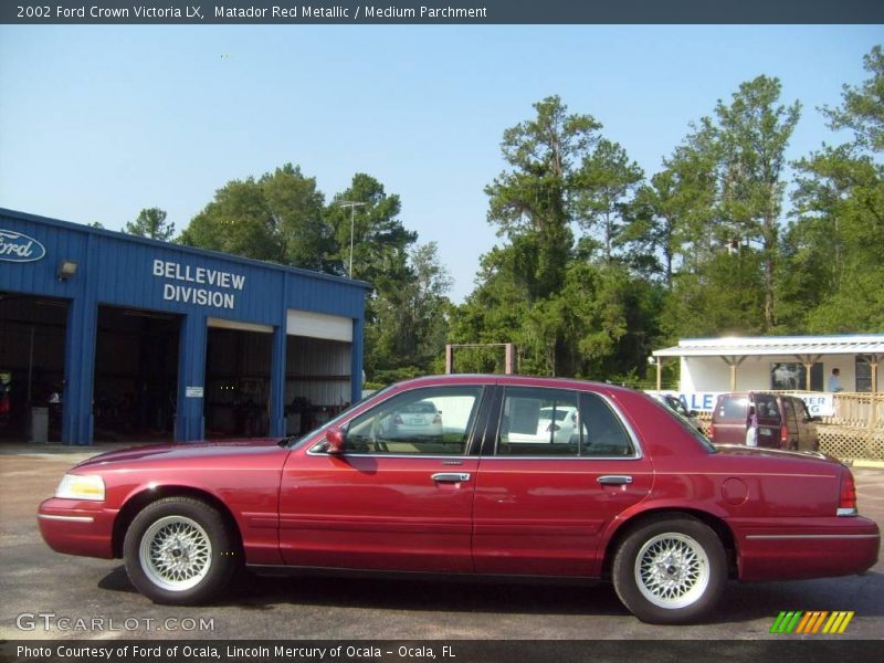 Matador Red Metallic / Medium Parchment 2002 Ford Crown Victoria LX