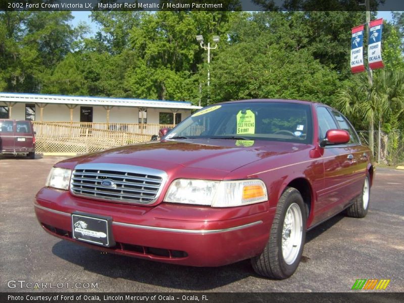 Matador Red Metallic / Medium Parchment 2002 Ford Crown Victoria LX