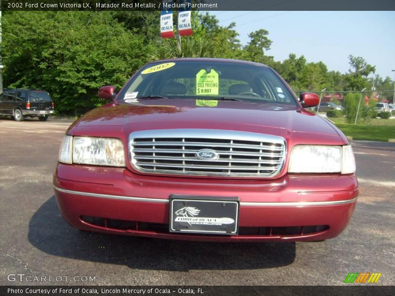 Matador Red Metallic / Medium Parchment 2002 Ford Crown Victoria LX