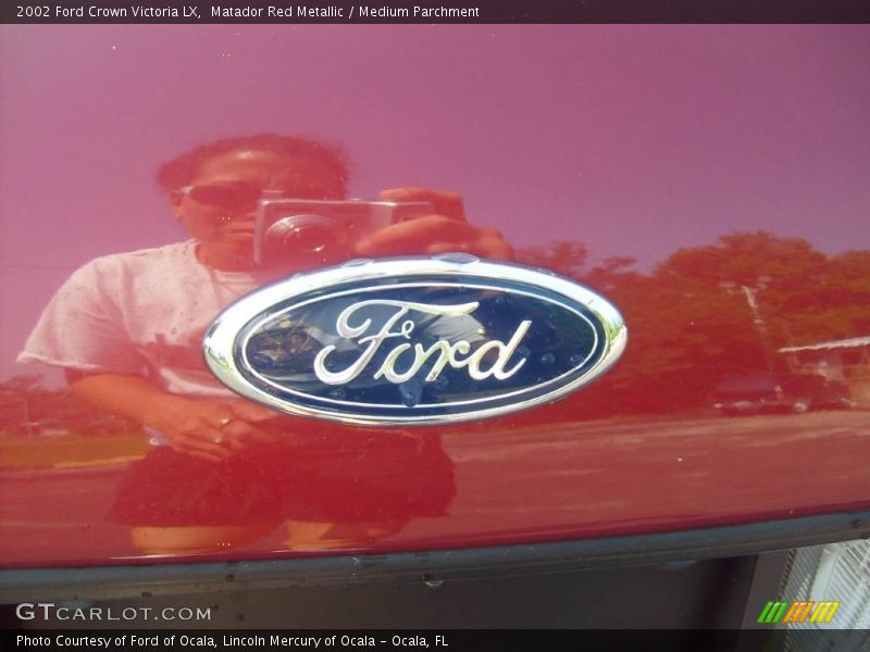 Matador Red Metallic / Medium Parchment 2002 Ford Crown Victoria LX