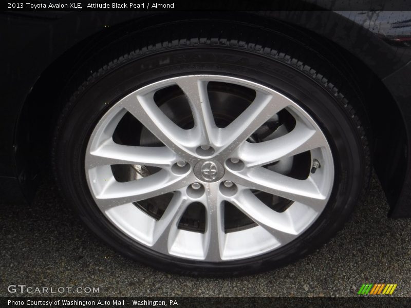 Attitude Black Pearl / Almond 2013 Toyota Avalon XLE