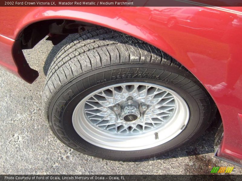 Matador Red Metallic / Medium Parchment 2002 Ford Crown Victoria LX