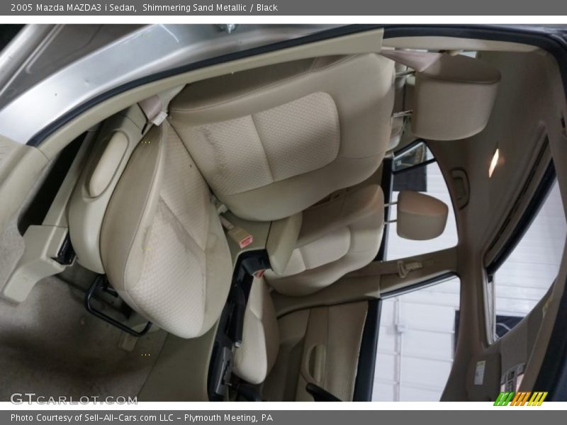 Shimmering Sand Metallic / Black 2005 Mazda MAZDA3 i Sedan