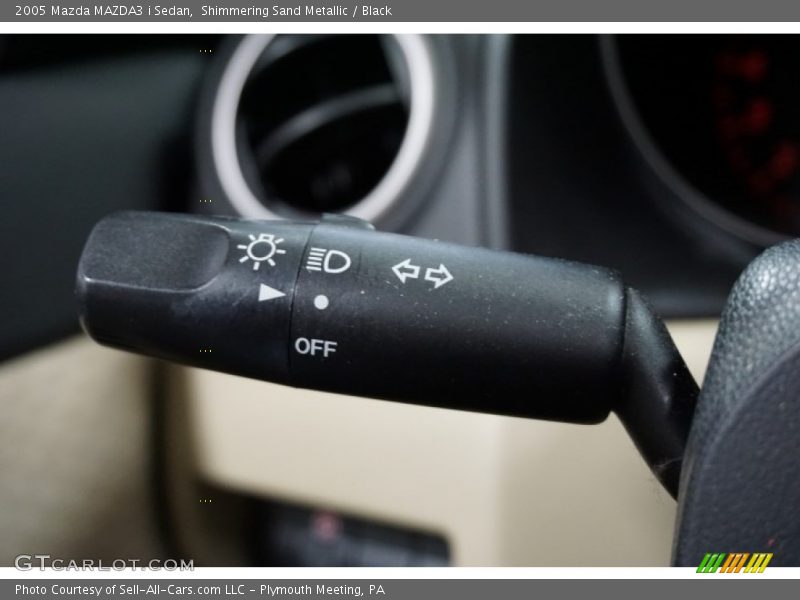 Shimmering Sand Metallic / Black 2005 Mazda MAZDA3 i Sedan