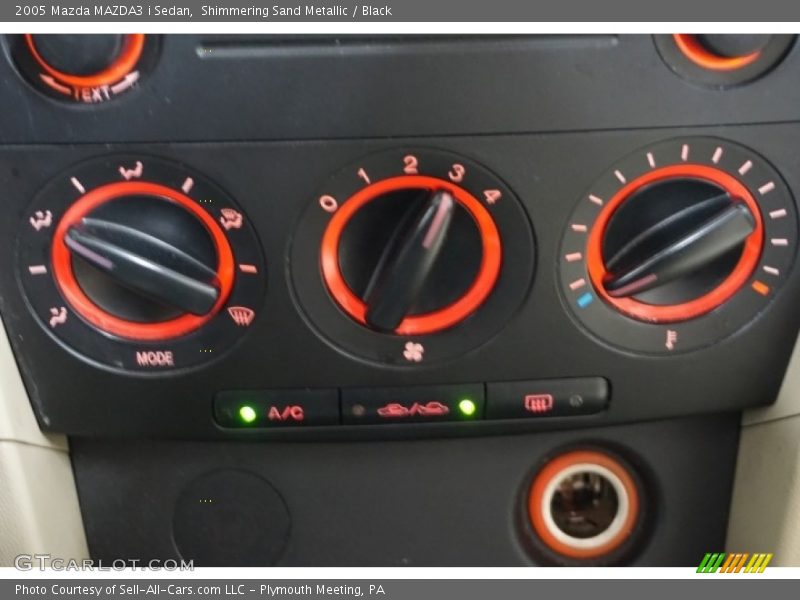 Shimmering Sand Metallic / Black 2005 Mazda MAZDA3 i Sedan