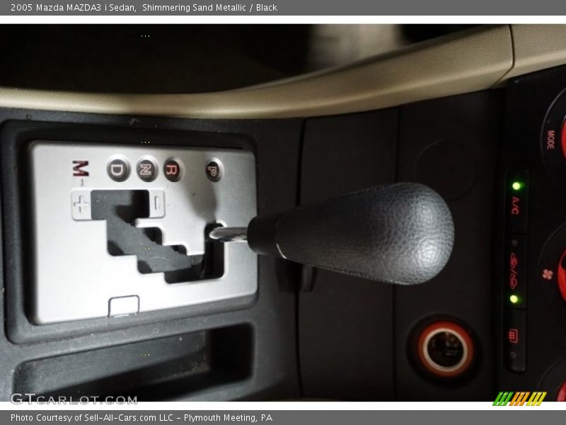 Shimmering Sand Metallic / Black 2005 Mazda MAZDA3 i Sedan