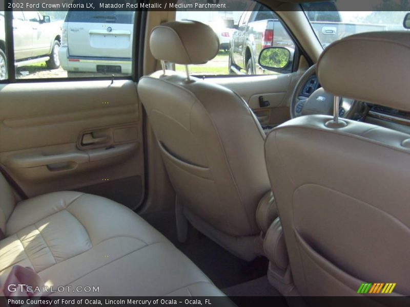 Matador Red Metallic / Medium Parchment 2002 Ford Crown Victoria LX