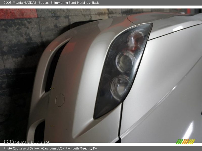 Shimmering Sand Metallic / Black 2005 Mazda MAZDA3 i Sedan