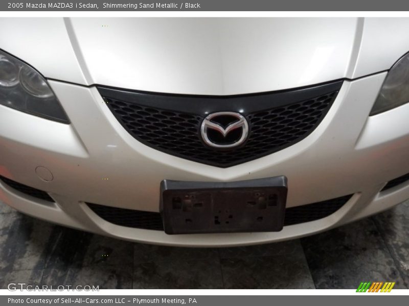 Shimmering Sand Metallic / Black 2005 Mazda MAZDA3 i Sedan