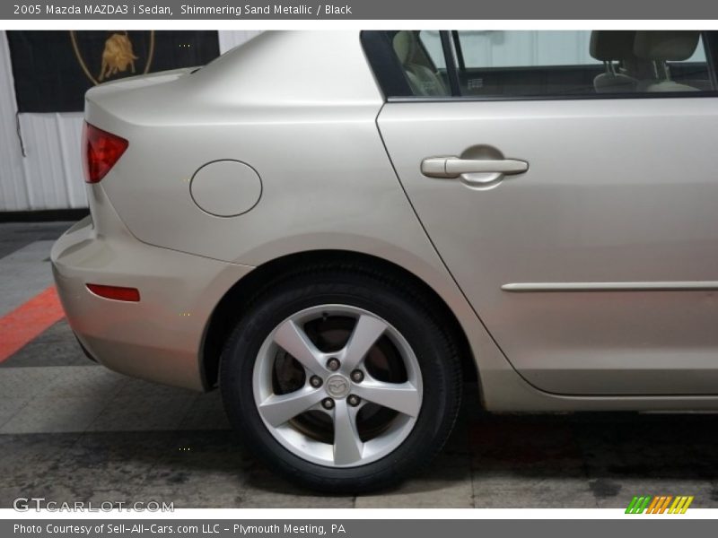 Shimmering Sand Metallic / Black 2005 Mazda MAZDA3 i Sedan