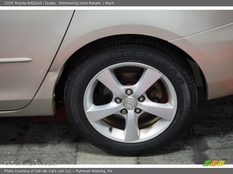 Shimmering Sand Metallic / Black 2005 Mazda MAZDA3 i Sedan