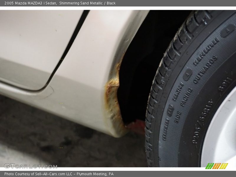 Shimmering Sand Metallic / Black 2005 Mazda MAZDA3 i Sedan