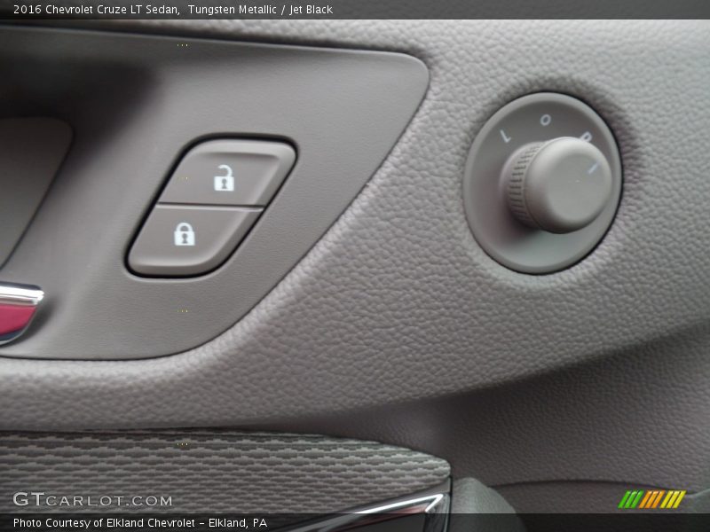 Tungsten Metallic / Jet Black 2016 Chevrolet Cruze LT Sedan