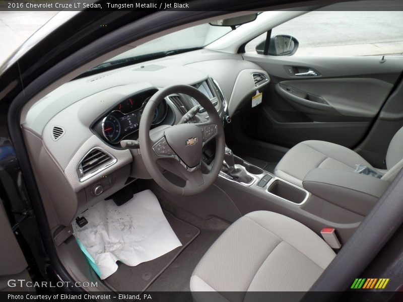 Tungsten Metallic / Jet Black 2016 Chevrolet Cruze LT Sedan
