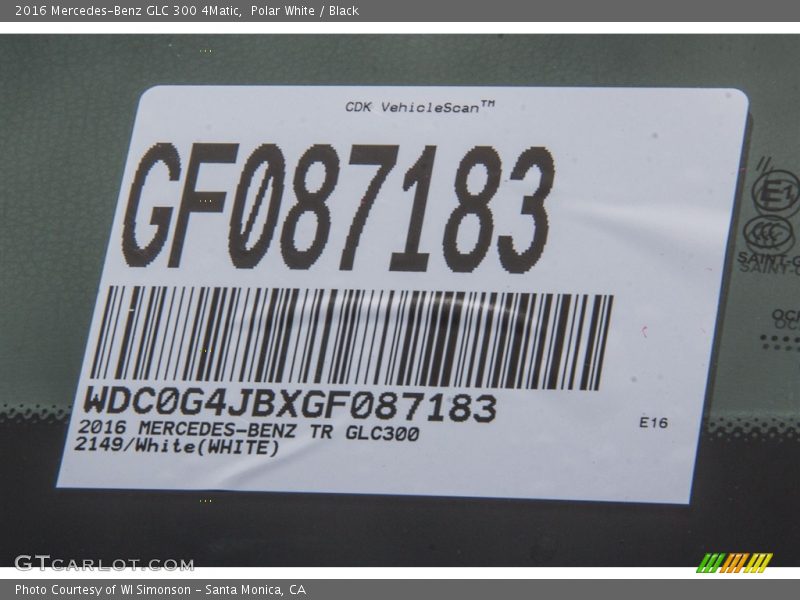 Polar White / Black 2016 Mercedes-Benz GLC 300 4Matic