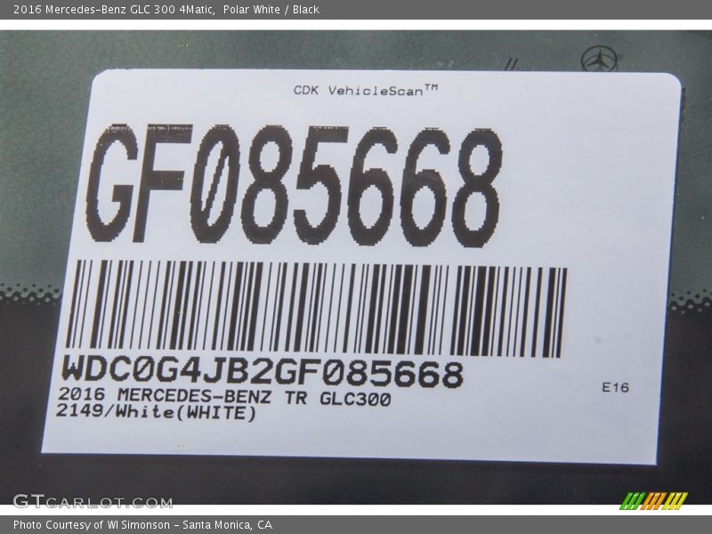 Polar White / Black 2016 Mercedes-Benz GLC 300 4Matic