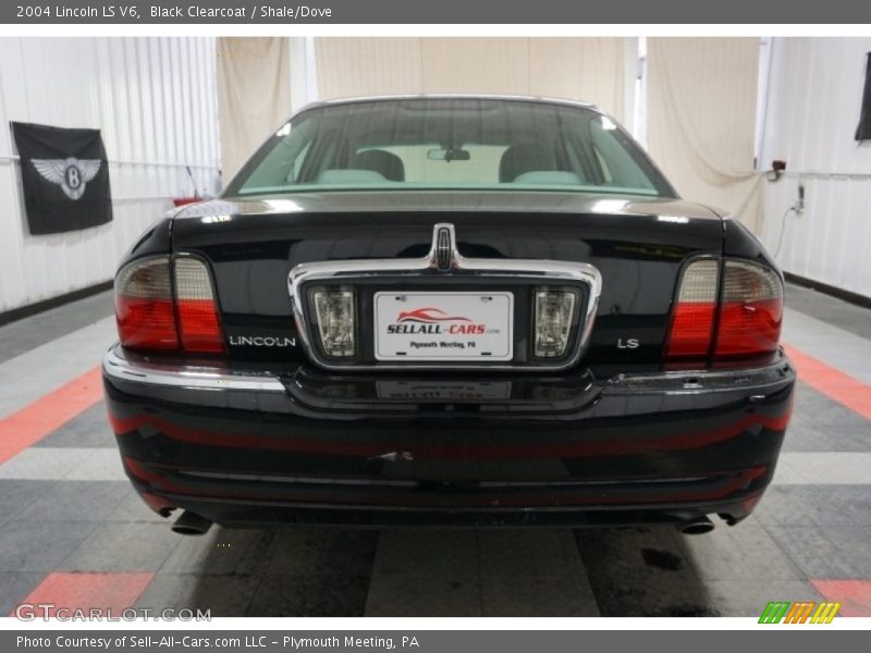 Black Clearcoat / Shale/Dove 2004 Lincoln LS V6