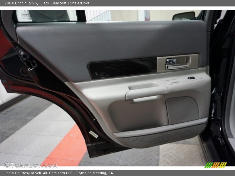 Black Clearcoat / Shale/Dove 2004 Lincoln LS V6