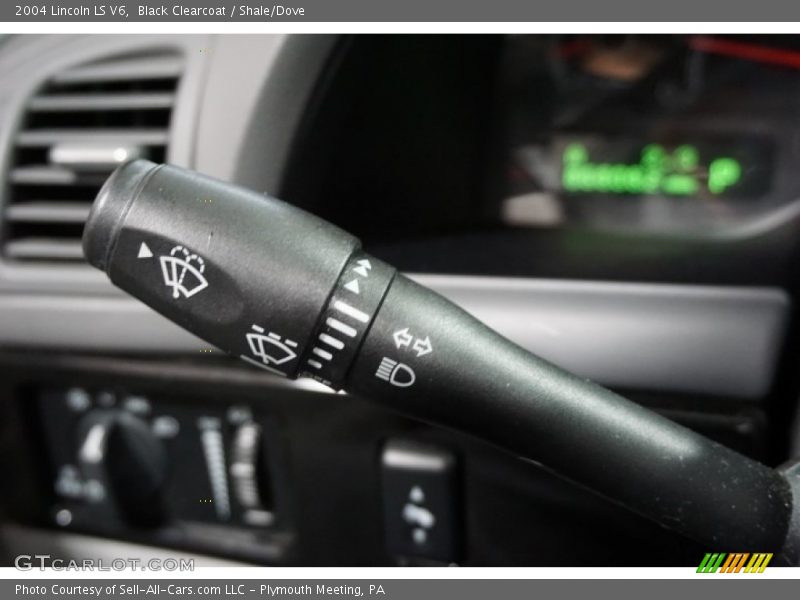 Black Clearcoat / Shale/Dove 2004 Lincoln LS V6