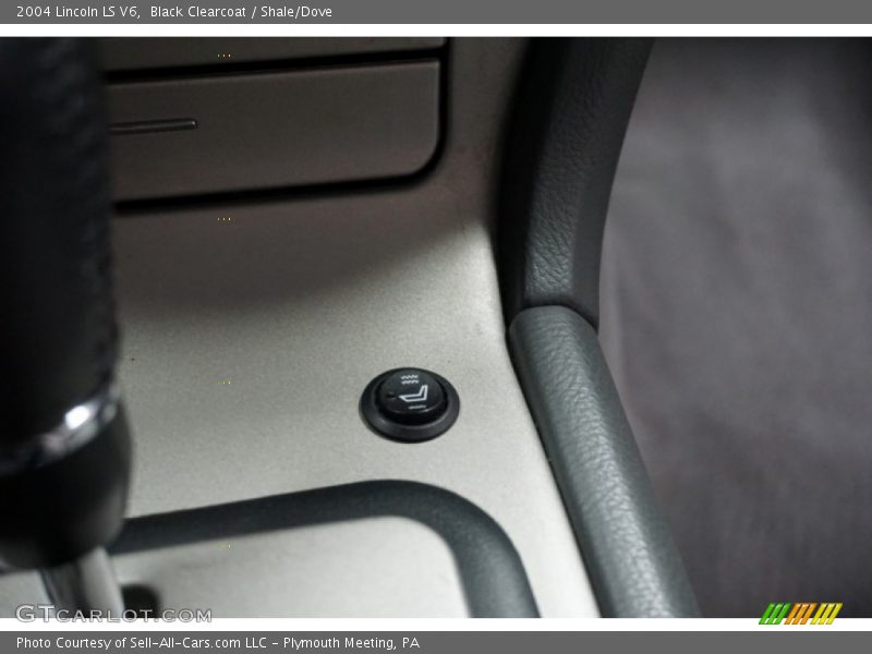 Black Clearcoat / Shale/Dove 2004 Lincoln LS V6