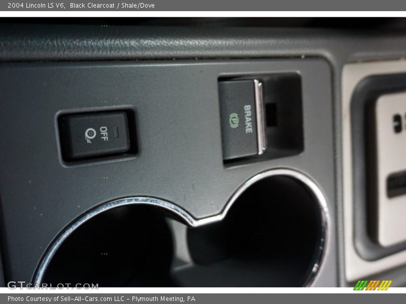 Black Clearcoat / Shale/Dove 2004 Lincoln LS V6