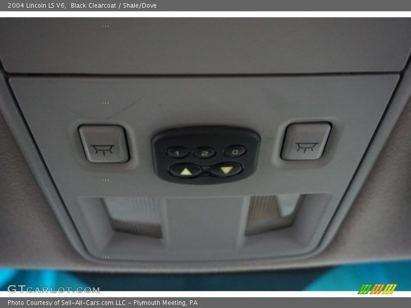 Black Clearcoat / Shale/Dove 2004 Lincoln LS V6