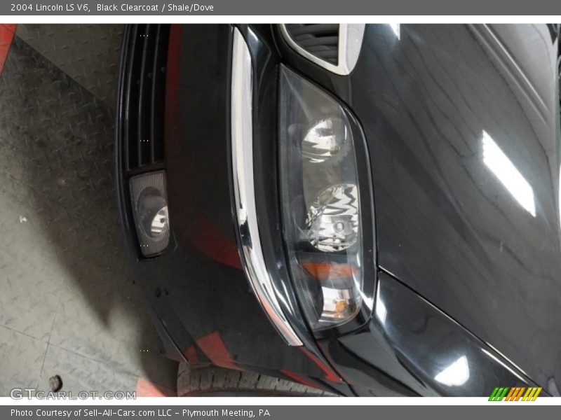 Black Clearcoat / Shale/Dove 2004 Lincoln LS V6