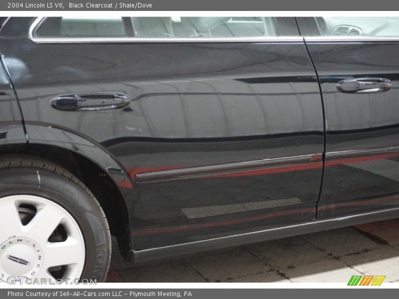 Black Clearcoat / Shale/Dove 2004 Lincoln LS V6