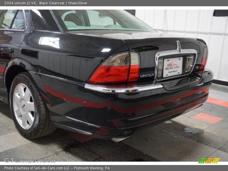 Black Clearcoat / Shale/Dove 2004 Lincoln LS V6