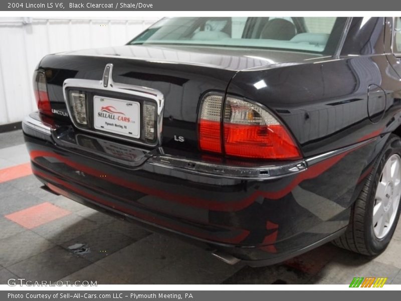 Black Clearcoat / Shale/Dove 2004 Lincoln LS V6