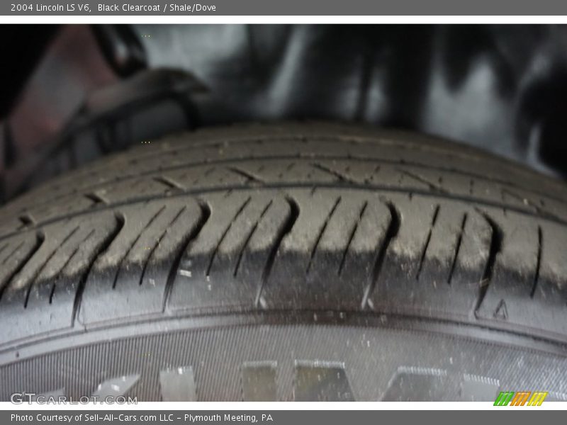 Black Clearcoat / Shale/Dove 2004 Lincoln LS V6