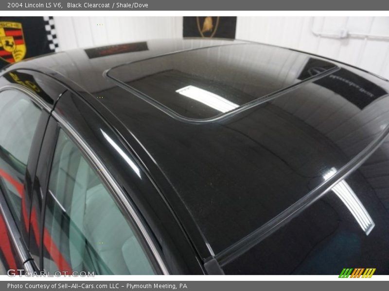 Black Clearcoat / Shale/Dove 2004 Lincoln LS V6