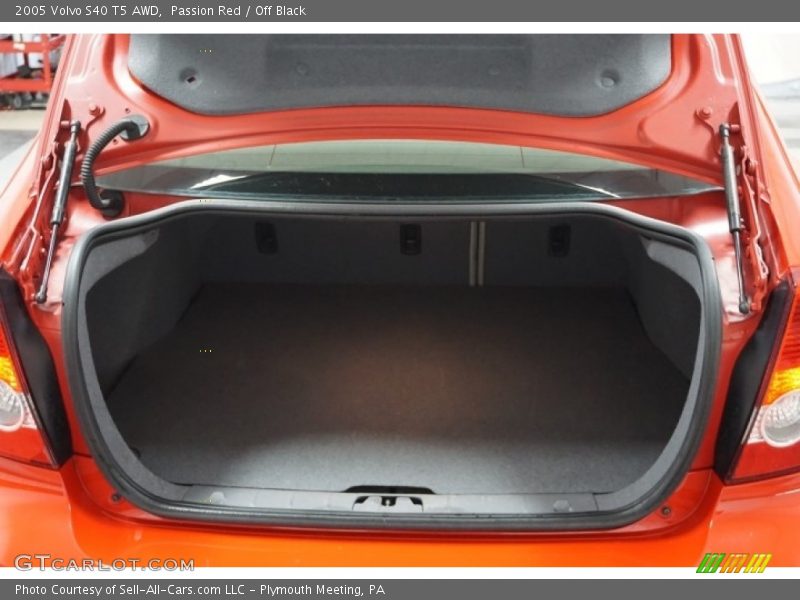 Passion Red / Off Black 2005 Volvo S40 T5 AWD