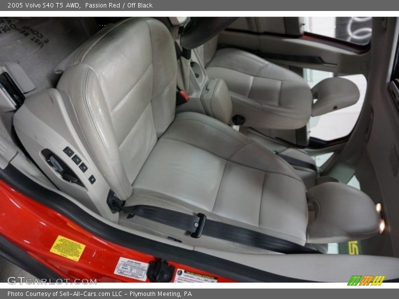 Passion Red / Off Black 2005 Volvo S40 T5 AWD