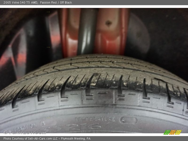 Passion Red / Off Black 2005 Volvo S40 T5 AWD